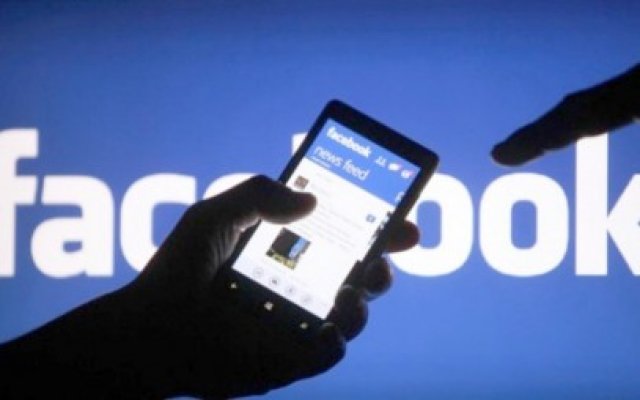 Volum de proză alcătuit din postările de pe Facebook